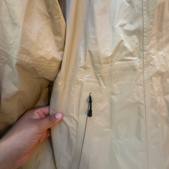 Patagonia Women's Khaki Hooded Lightweight Trench Coat - Picture 14 of 16